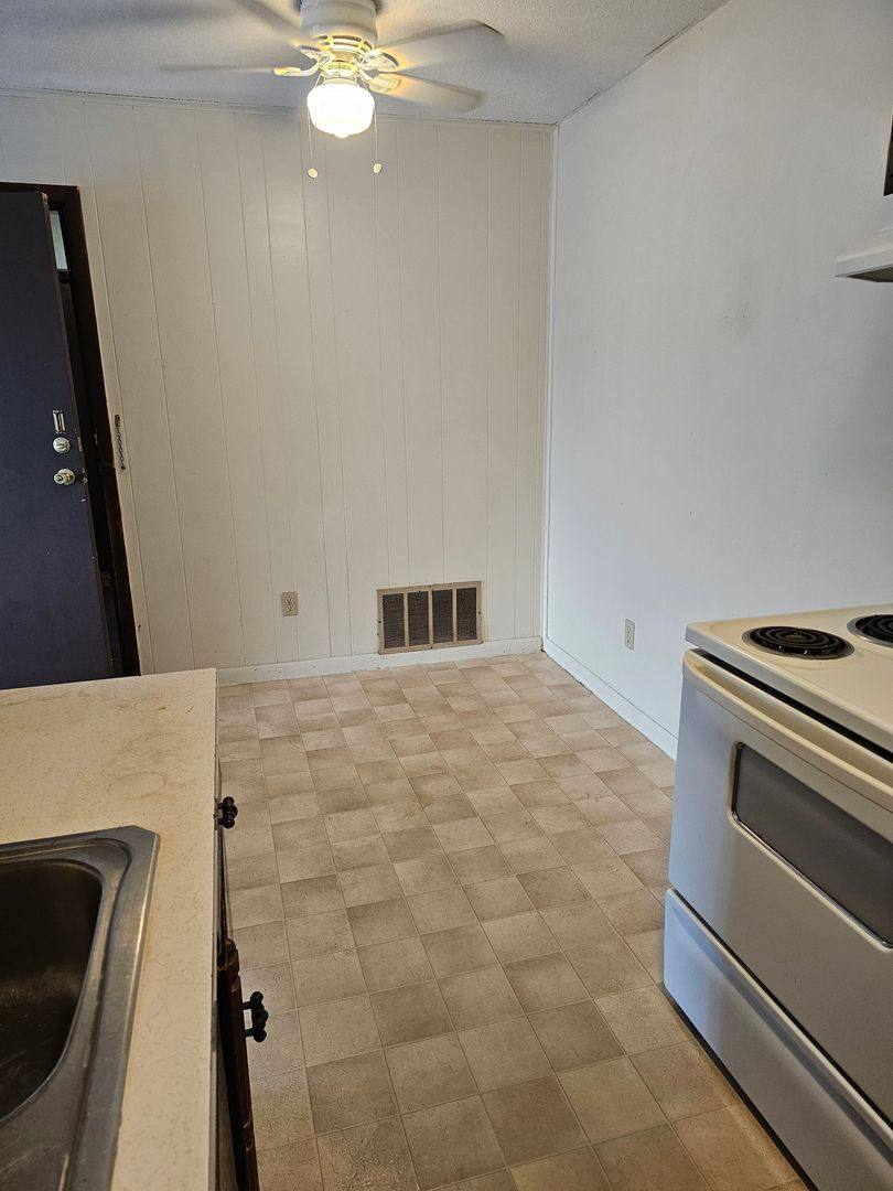 824 Sixth St, Bowling Green, OH 43402 - Apartment for Rent - Image 3