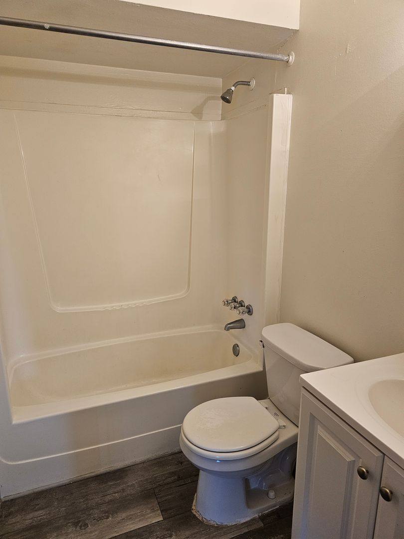 824 Sixth St, Bowling Green, OH 43402 - Apartment for Rent - Image 6
