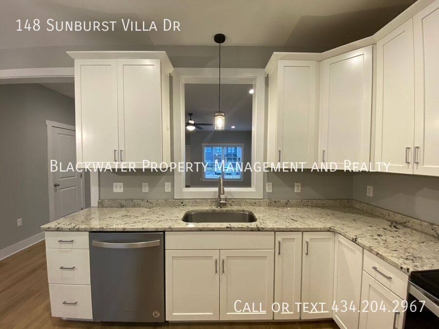 Townhouse for rent at 148 Sunburst Villa Dr, Evington, VA 24550