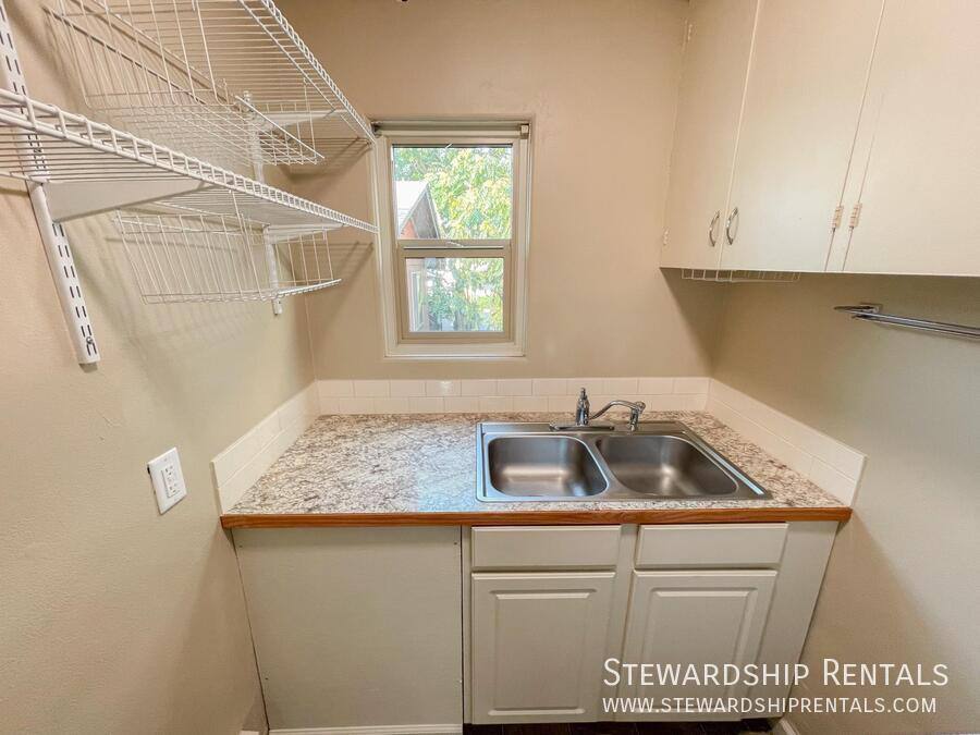 Apartment for rent at 942 E 18th Ave #3, Eugene, OR 97403