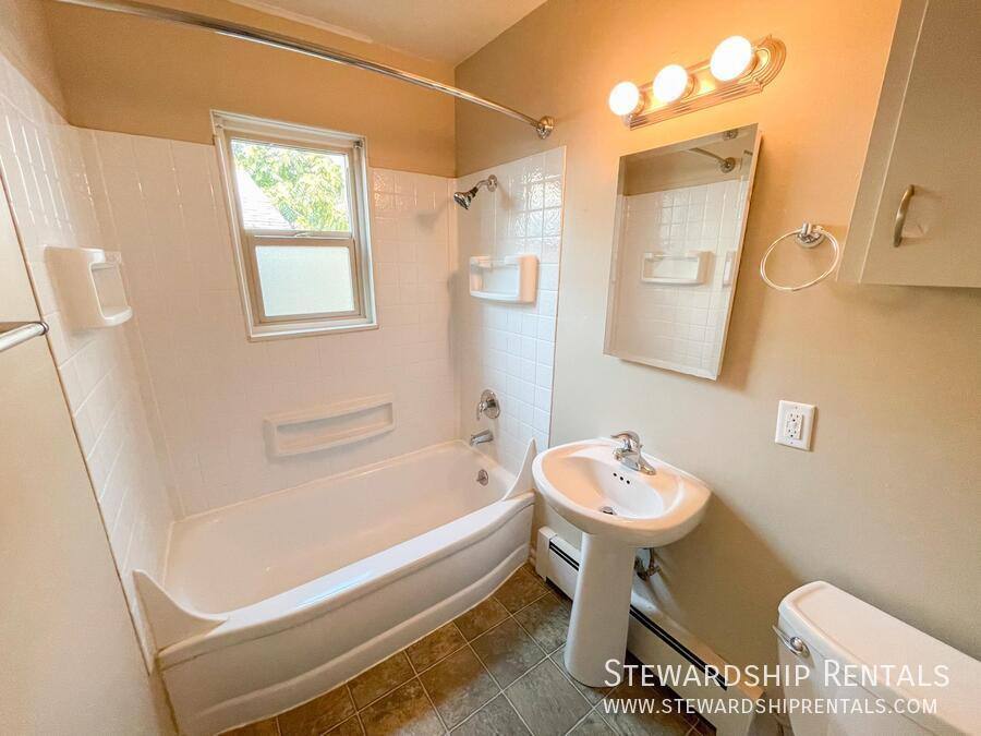 Apartment for rent at 942 E 18th Ave #3, Eugene, OR 97403