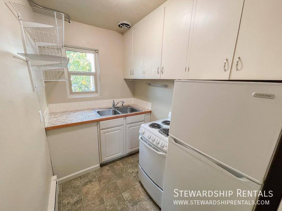 Apartment for rent at 942 E 18th Ave #3, Eugene, OR 97403
