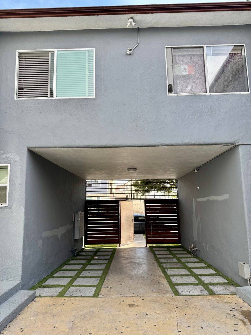 Apartment for rent at 1167 So Fairfax Ave, Los Angeles, CA 90019