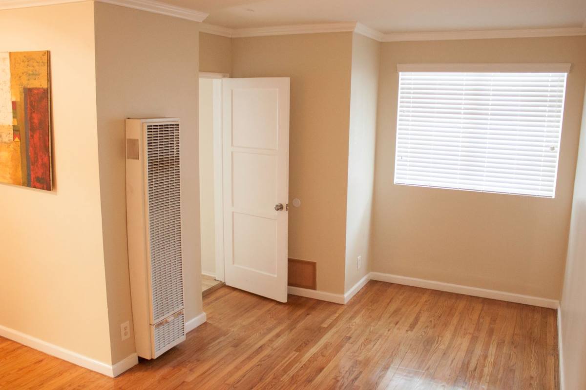 Apartment for rent at 1167 So Fairfax Ave, Los Angeles, CA 90019
