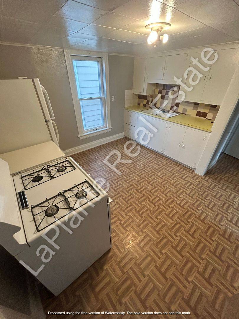 Apartment for rent at 3950 Woodhaven Dr, Toledo, OH 43612