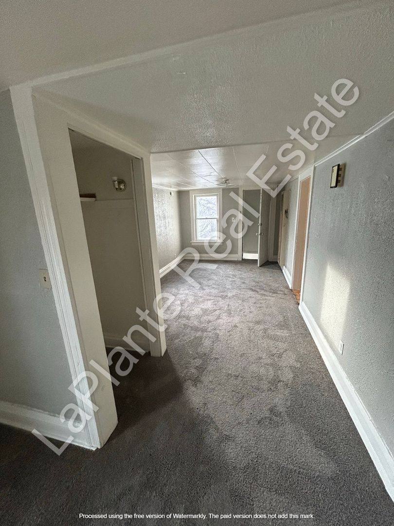 Apartment for rent at 3950 Woodhaven Dr, Toledo, OH 43612