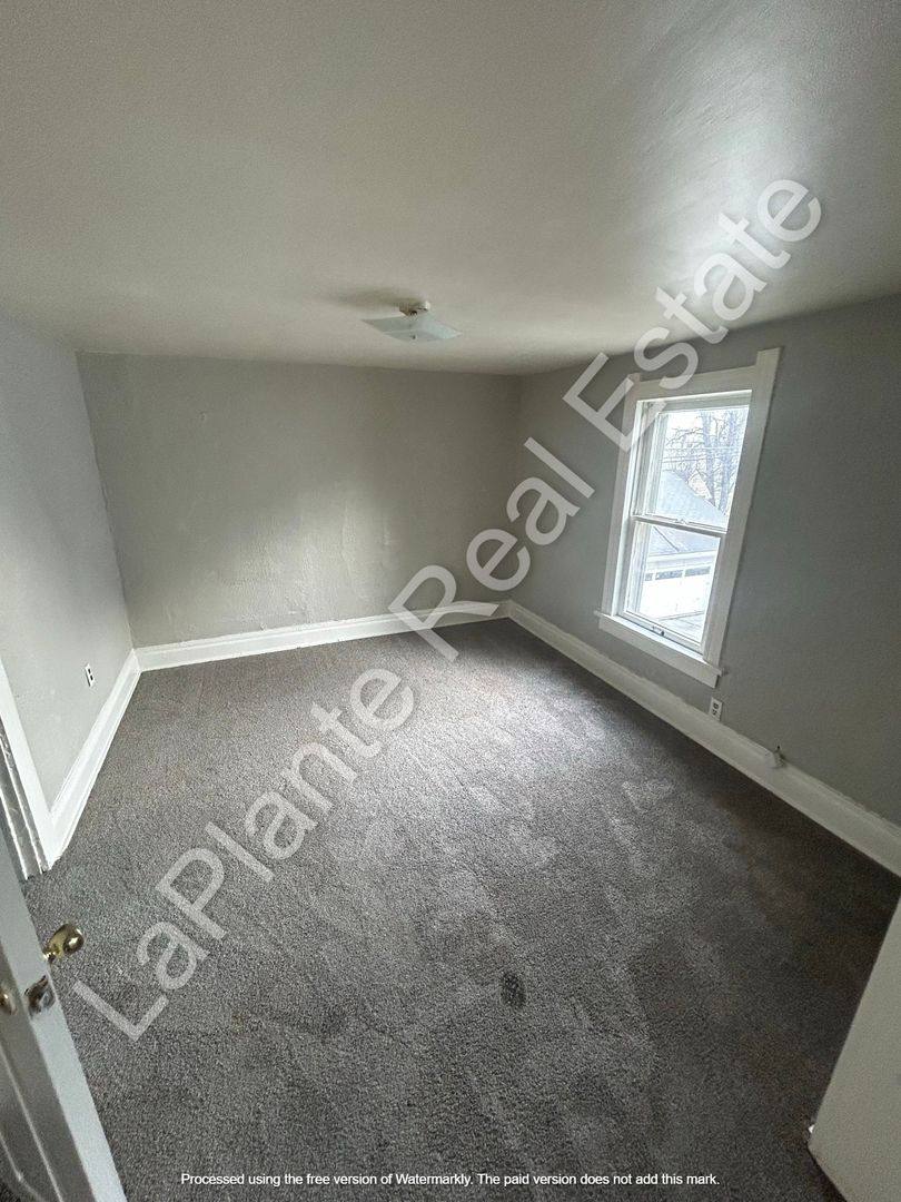 Apartment for rent at 3950 Woodhaven Dr, Toledo, OH 43612