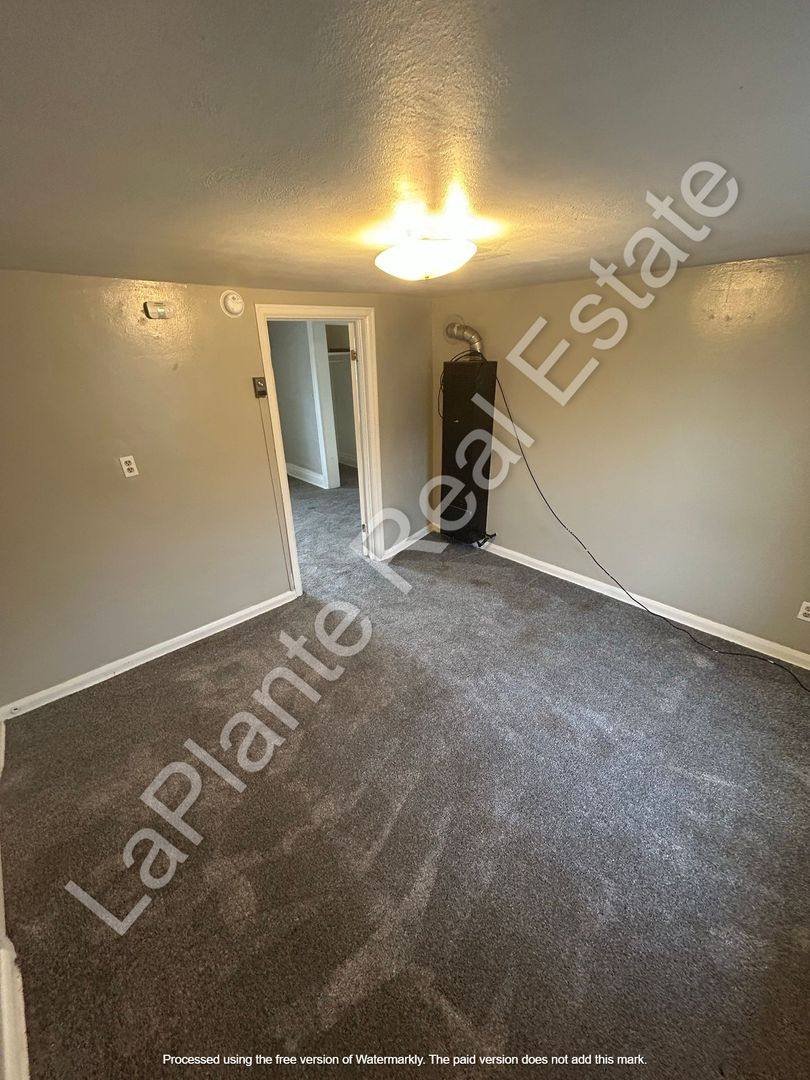 Apartment for rent at 3950 Woodhaven Dr, Toledo, OH 43612