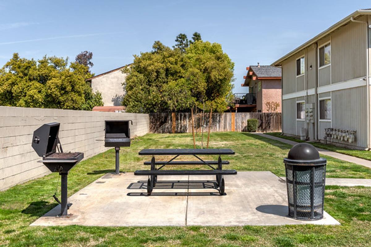 Apartment for rent at 1169 Beverly Dr, Lemoore, CA 93245