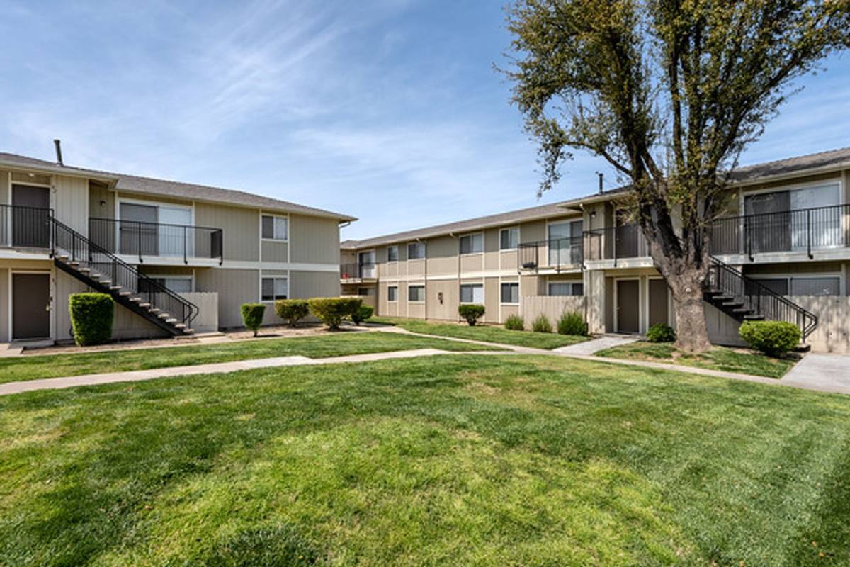 Apartment for rent at 1169 Beverly Dr, Lemoore, CA 93245