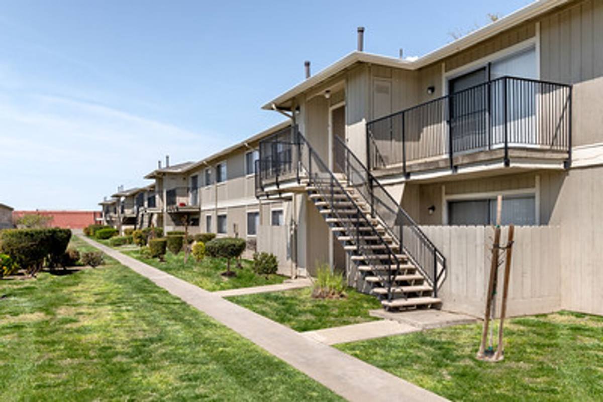 Apartment for rent at 1169 Beverly Dr, Lemoore, CA 93245