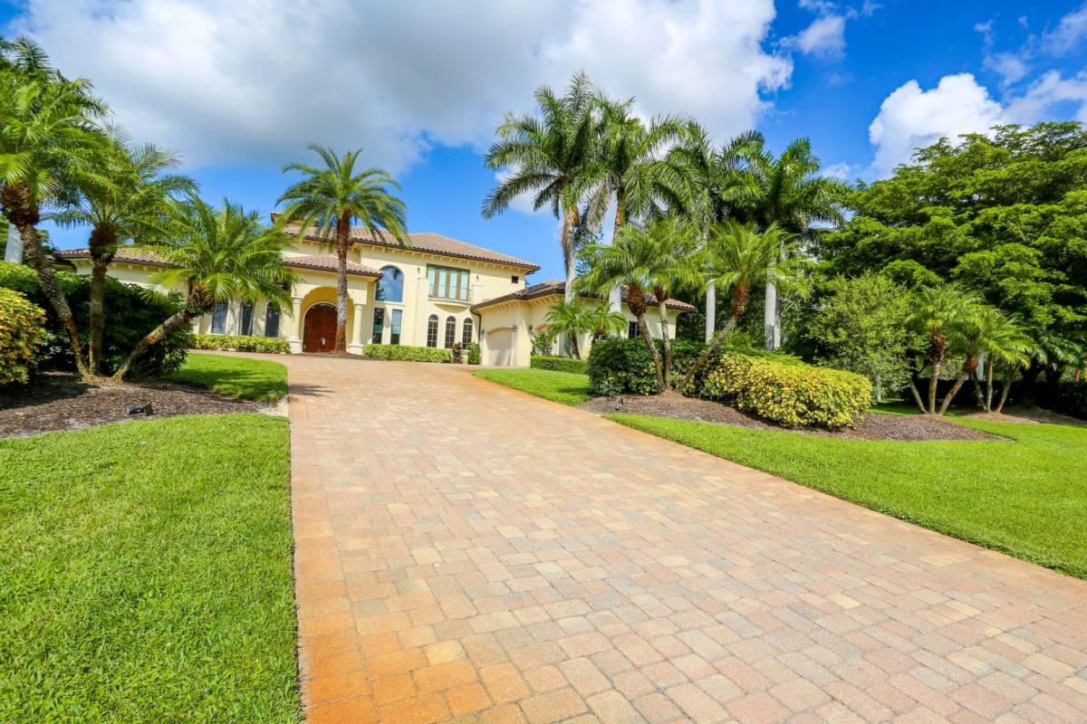 House for rent at 823 Cassena Rd, Naples, FL 34108