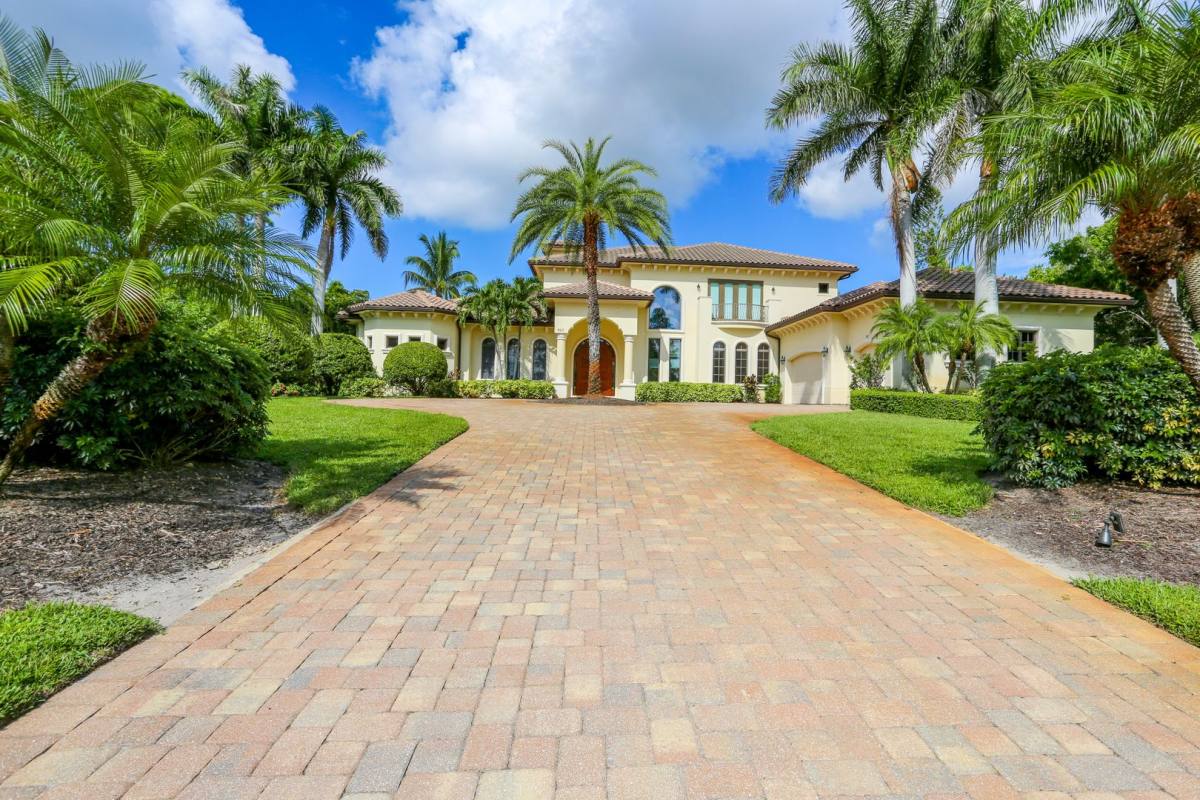 House for rent at 823 Cassena Rd, Naples, FL 34108