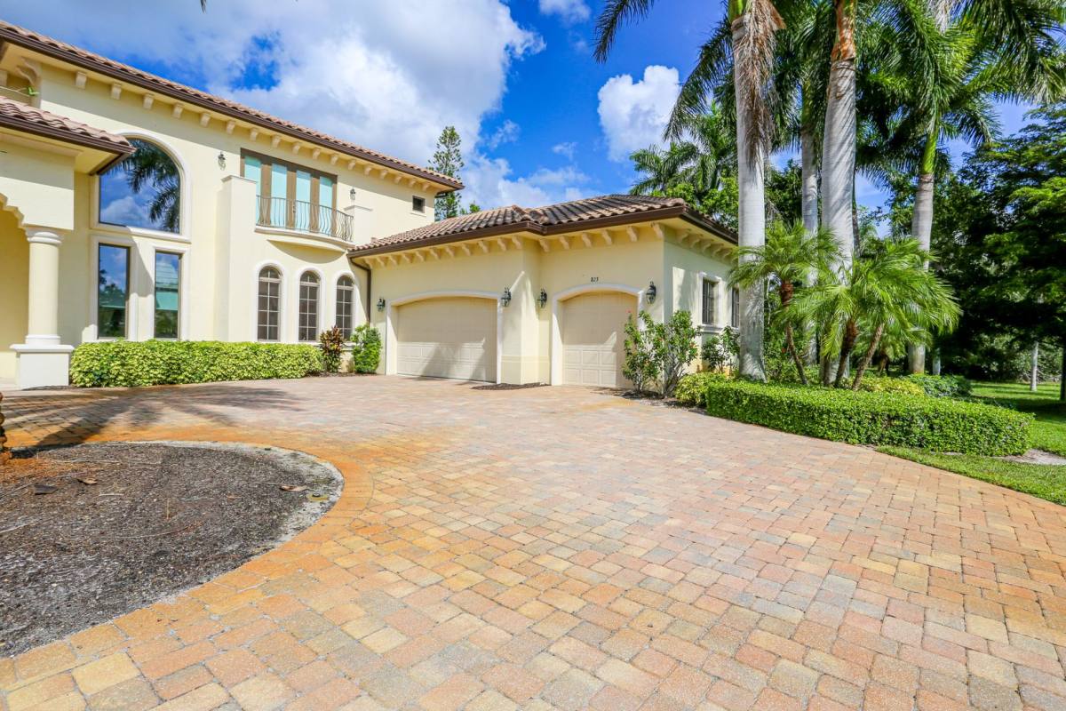 House for rent at 823 Cassena Rd, Naples, FL 34108