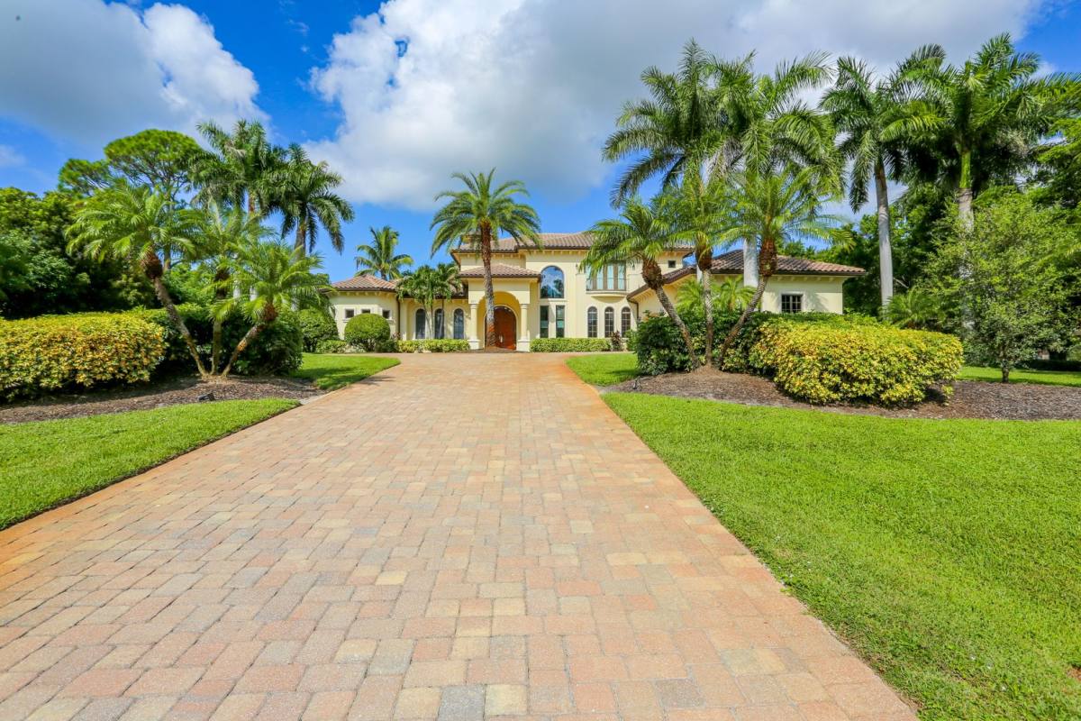 House for rent at 823 Cassena Rd, Naples, FL 34108