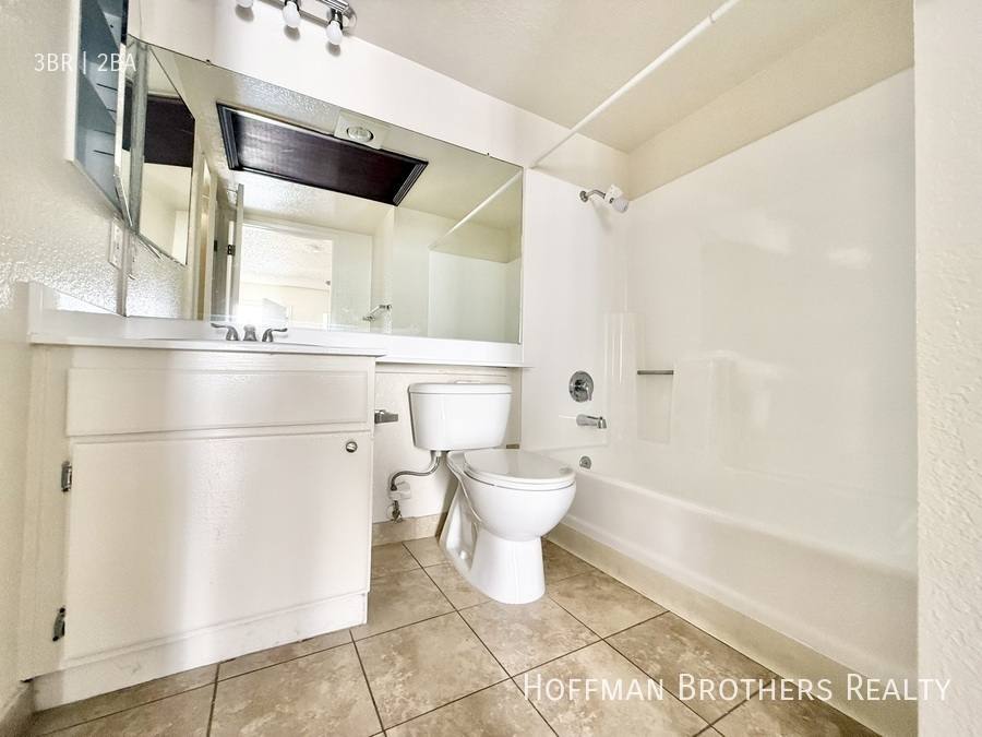 Apartment for rent at 8926 Burnet Ave #110, North Hills, CA 91343