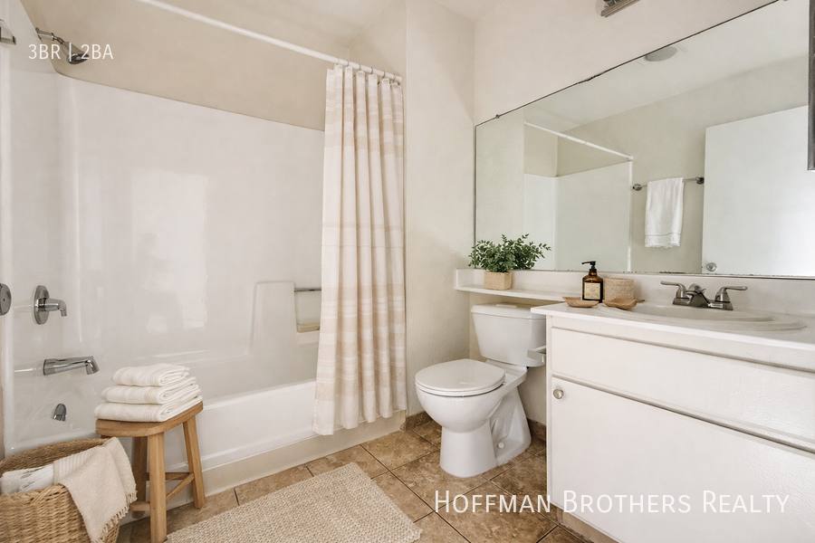 Apartment for rent at 8926 Burnet Ave #110, North Hills, CA 91343