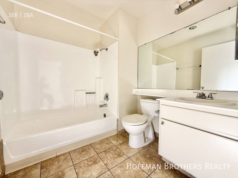 Apartment for rent at 8926 Burnet Ave #110, North Hills, CA 91343