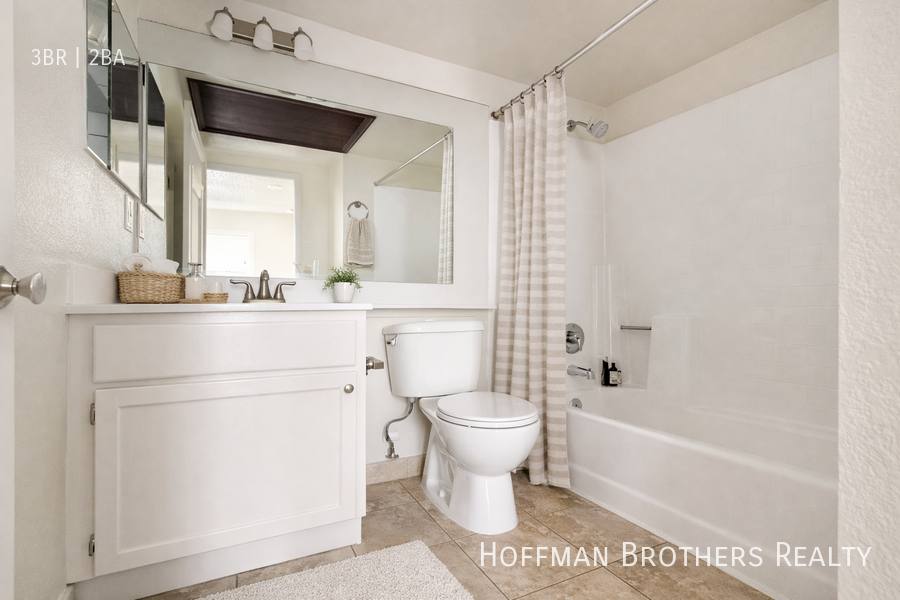 Apartment for rent at 8926 Burnet Ave #110, North Hills, CA 91343