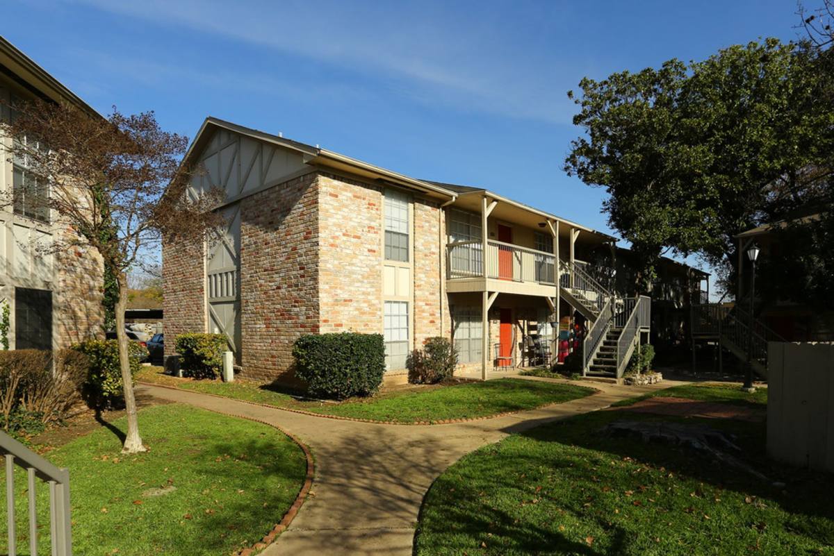 Colony of San Marcos, 1631 Aquarena Springs Dr, San Marcos, TX 78666 - Apartment for Rent - Image 4