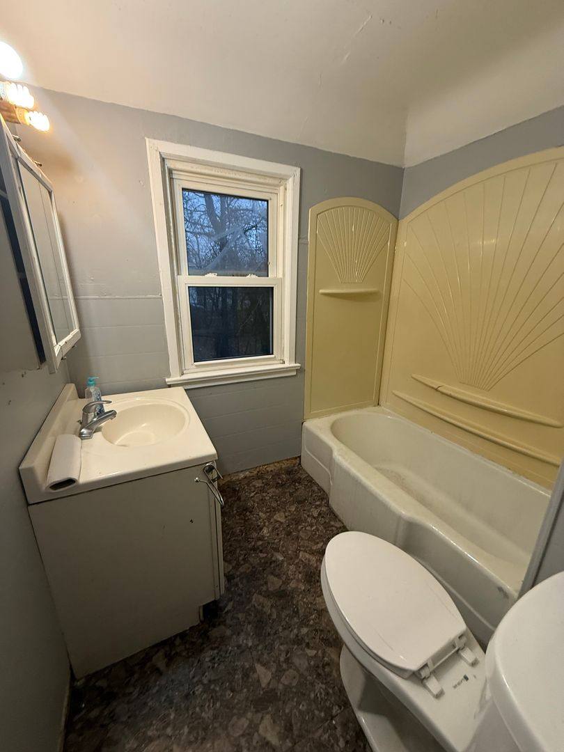 House for rent at 3761 E 144th St, Cleveland, OH 44128