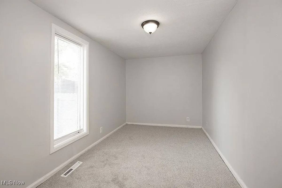 House for rent at 1037 Washington Ave, Lorain, OH 44052
