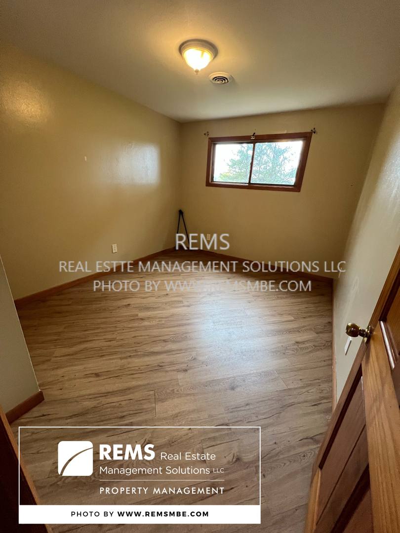 Apartment for rent at 1185 E Hiawatha Dr, Wisconsin Dells, WI 53965