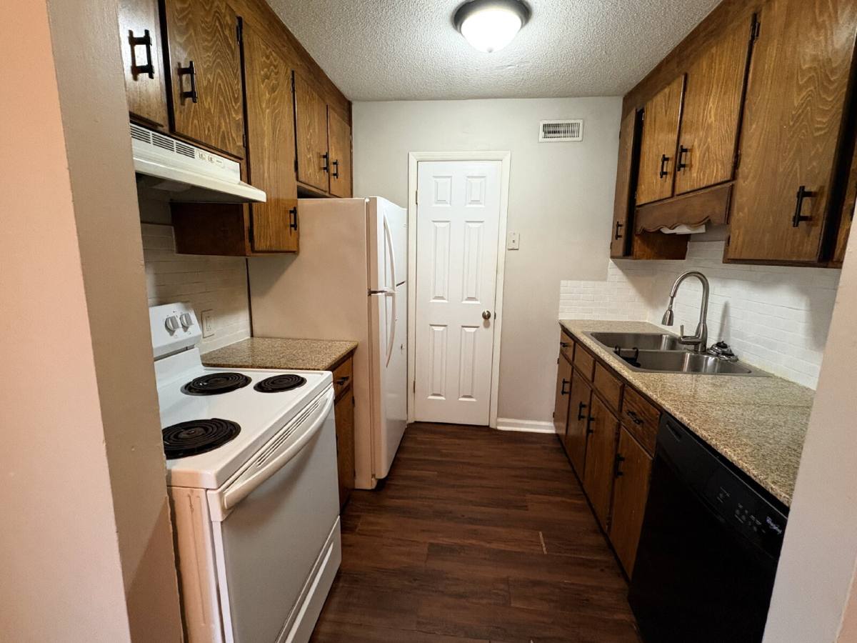 Apartment for rent at 821 E Cottonwood Rd #2, Dothan, AL 36301