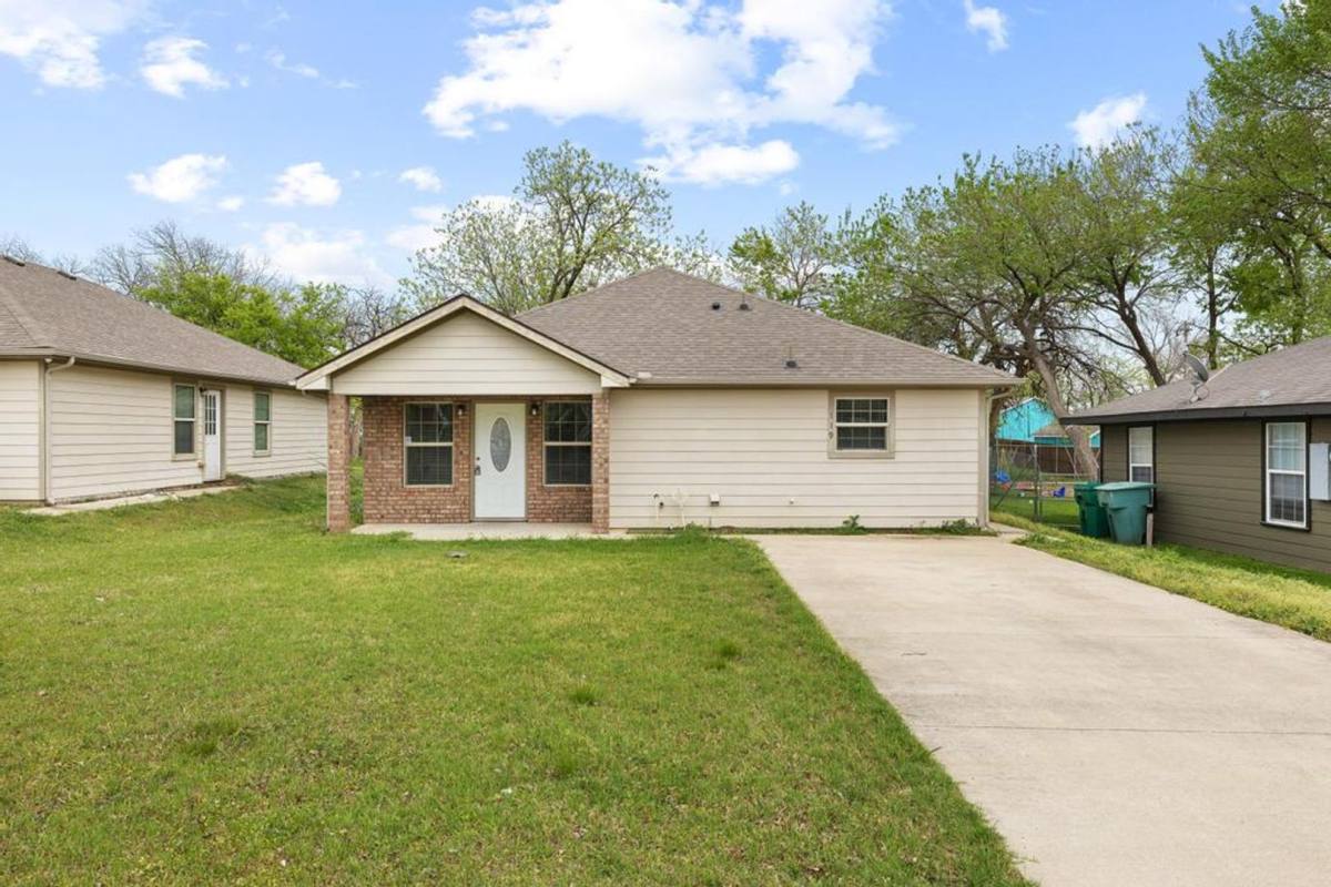House for rent at 119 N Andrews Ave, Sherman, TX 75090