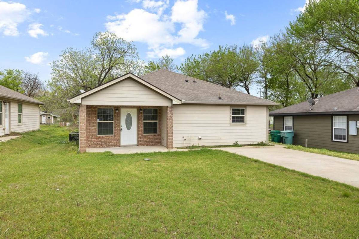 House for rent at 119 N Andrews Ave, Sherman, TX 75090