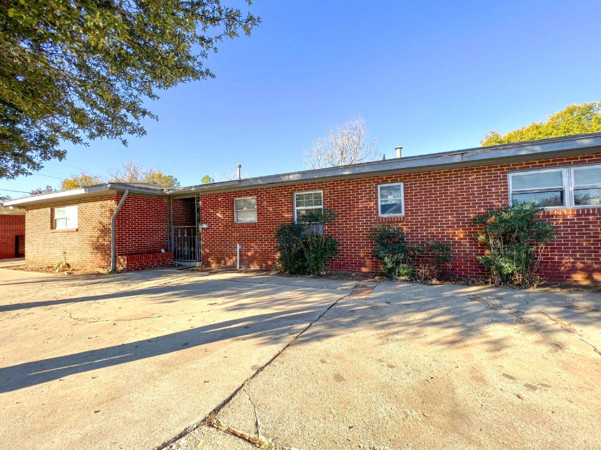 Townhouse for rent at 2301 32nd St, Lubbock, TX 79411