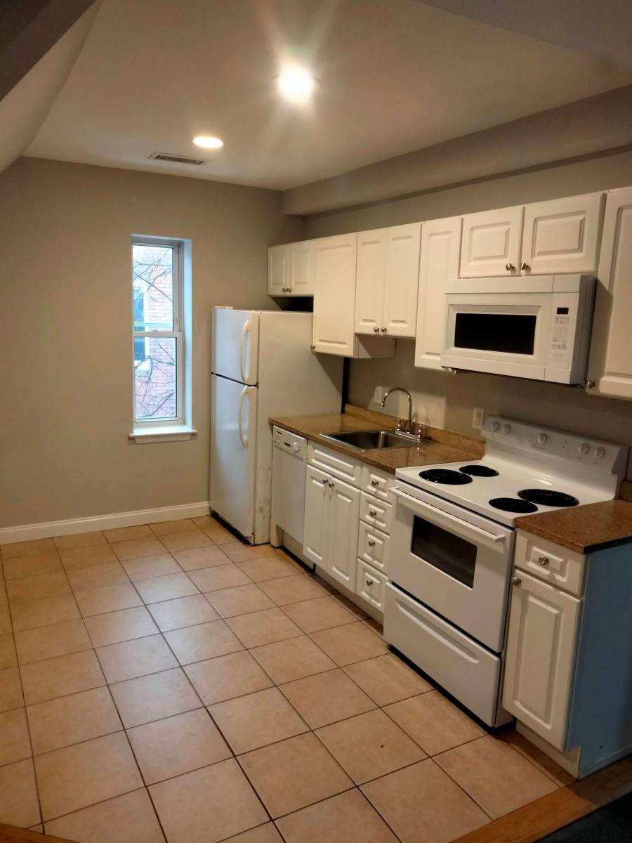 Apartment for rent at 21 Imlay St #3, Hartford, CT 06105