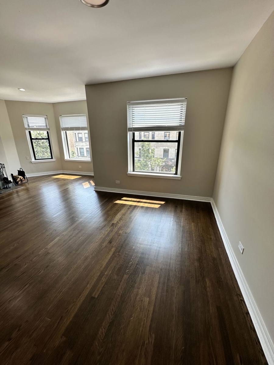 Apartment for rent at 920 W Belle Plaine Ave, Chicago, IL 60613