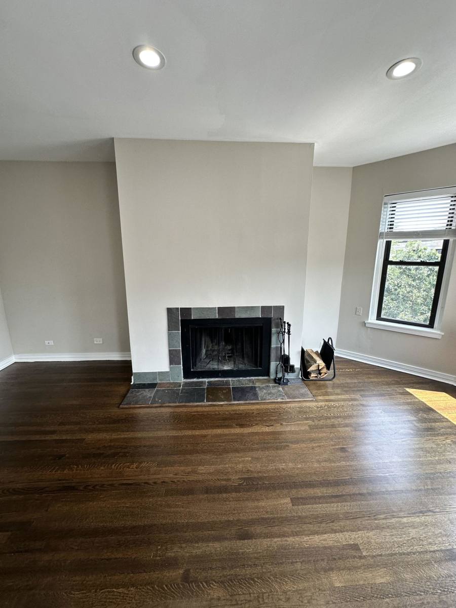 Apartment for rent at 920 W Belle Plaine Ave, Chicago, IL 60613