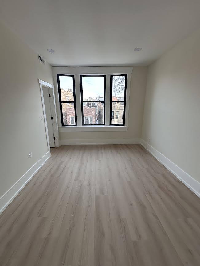 Apartment for rent at 944 N Damen Ave, Chicago, IL 60622