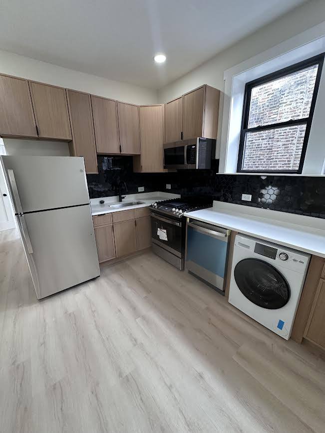 Apartment for rent at 944 N Damen Ave, Chicago, IL 60622