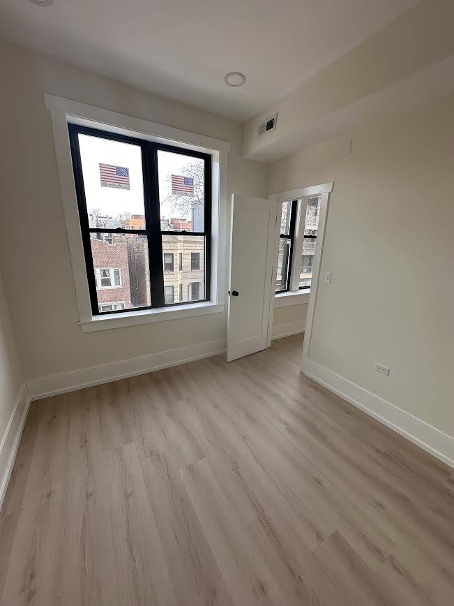 Apartment for rent at 944 N Damen Ave, Chicago, IL 60622