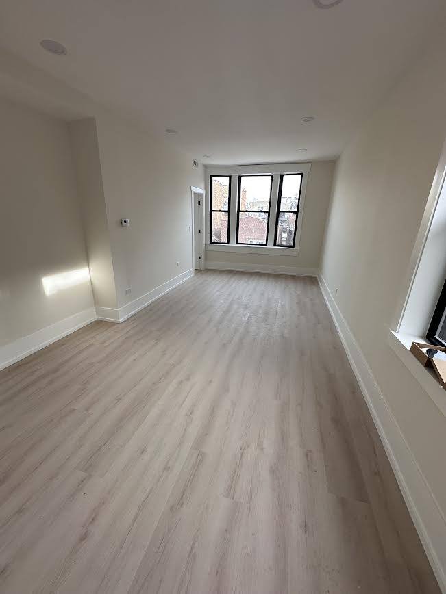 Apartment for rent at 944 N Damen Ave, Chicago, IL 60622