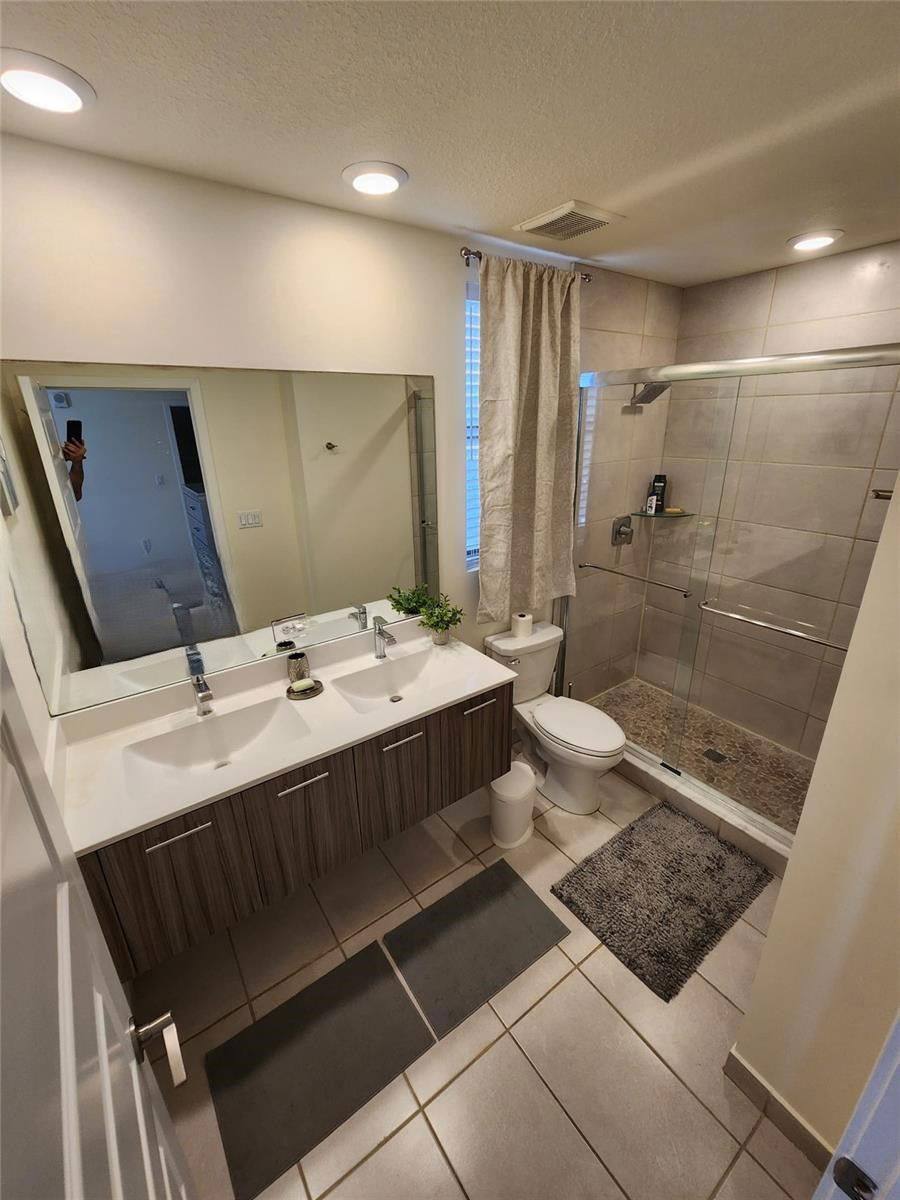 Townhouse for rent at 10407 NW 82nd St, Miami, FL 33178