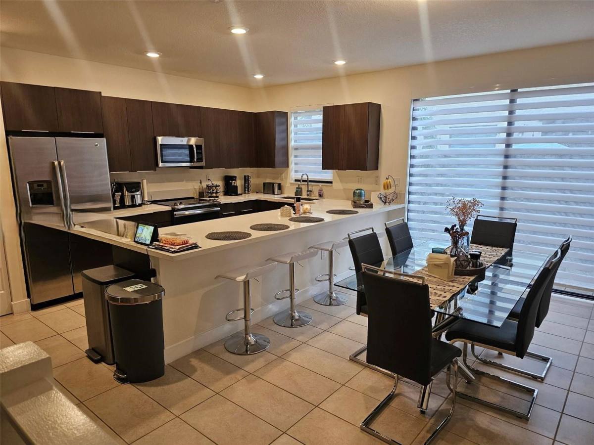 Townhouse for rent at 15816 NW 91st Ave, Hialeah, FL 33016