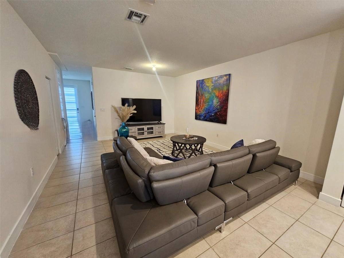 Townhouse for rent at 15816 NW 91st Ave, Hialeah, FL 33016