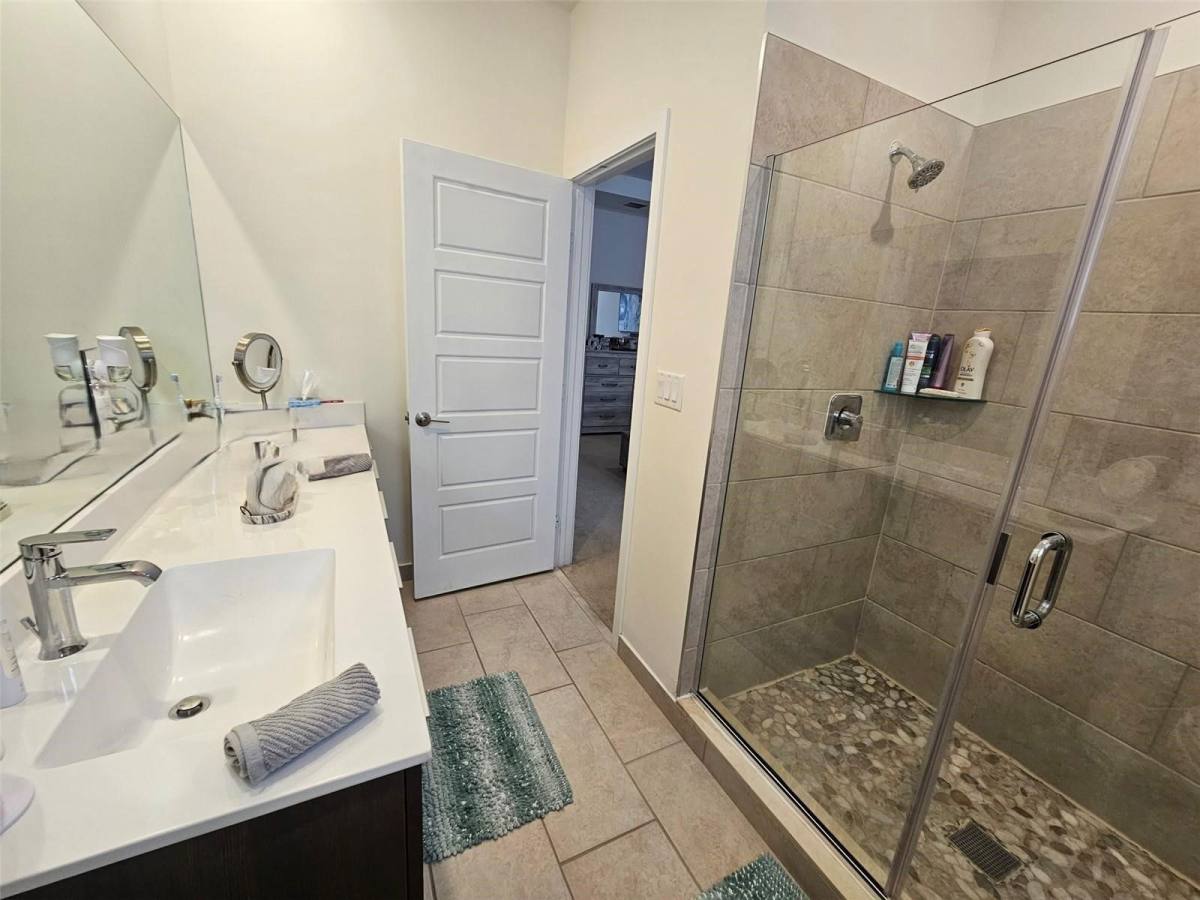 Townhouse for rent at 15816 NW 91st Ave, Hialeah, FL 33016