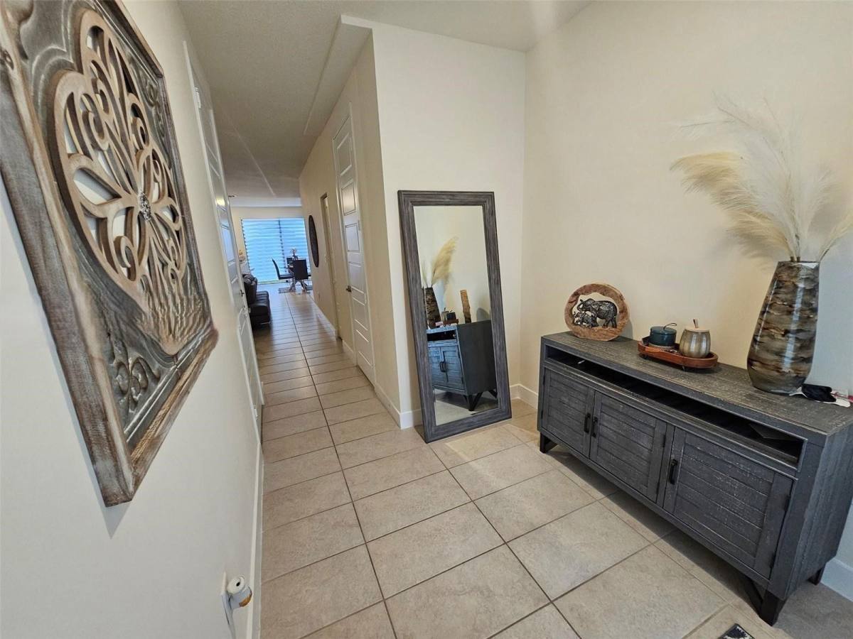 Townhouse for rent at 15816 NW 91st Ave, Hialeah, FL 33016