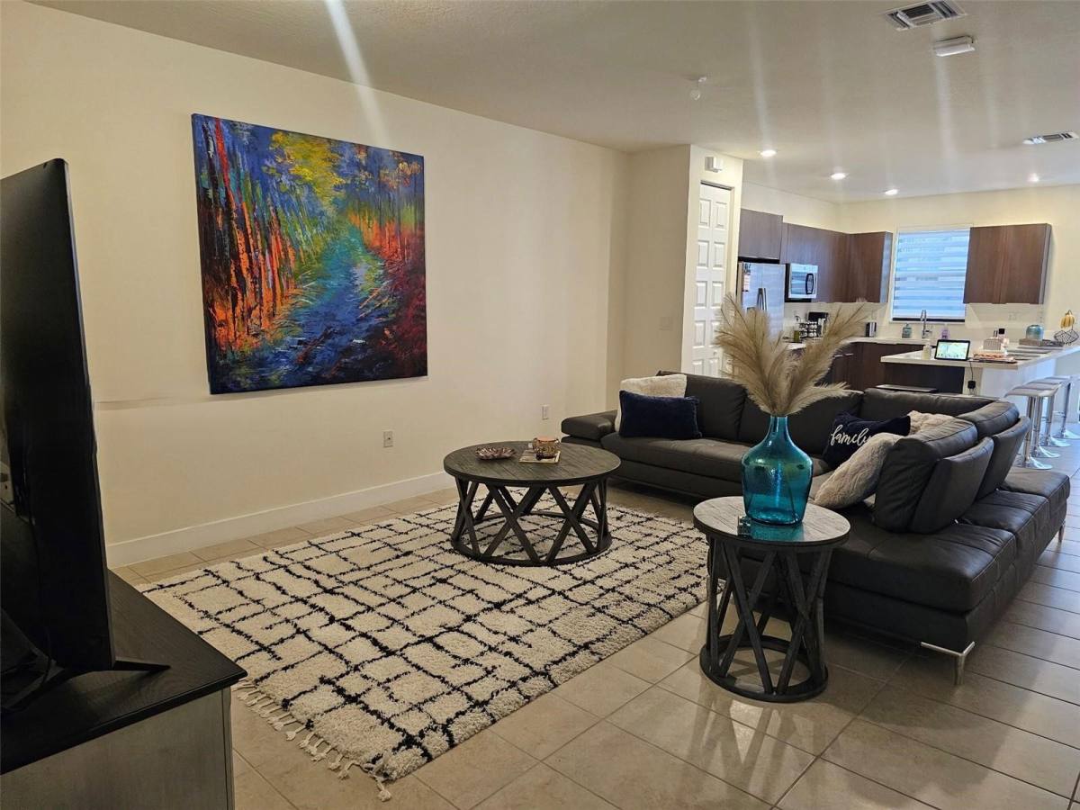 Townhouse for rent at 15816 NW 91st Ave, Hialeah, FL 33016