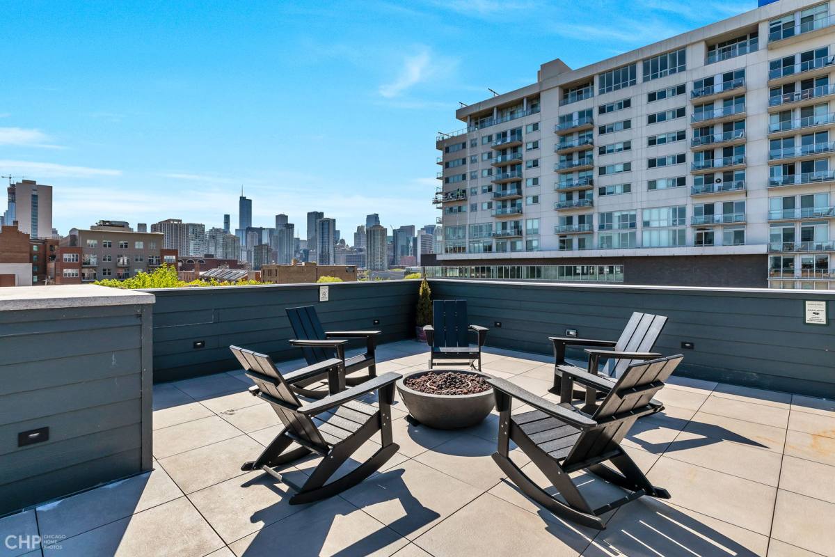 Apartment for rent at 729 N Sangamon St #203, Chicago, IL 60642