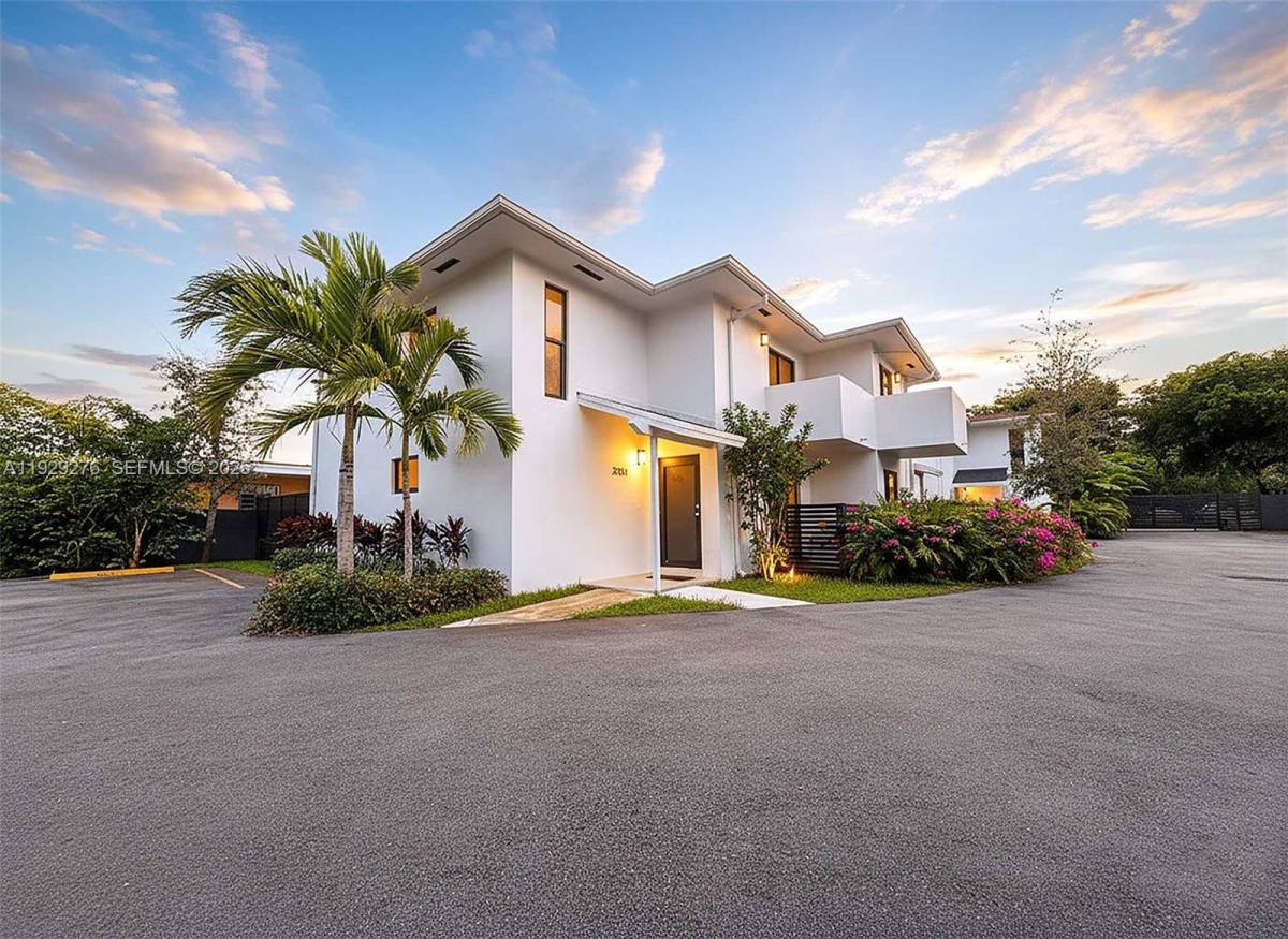 Townhouse for rent at 3079 NW 11th St #3053, Miami, FL 33125