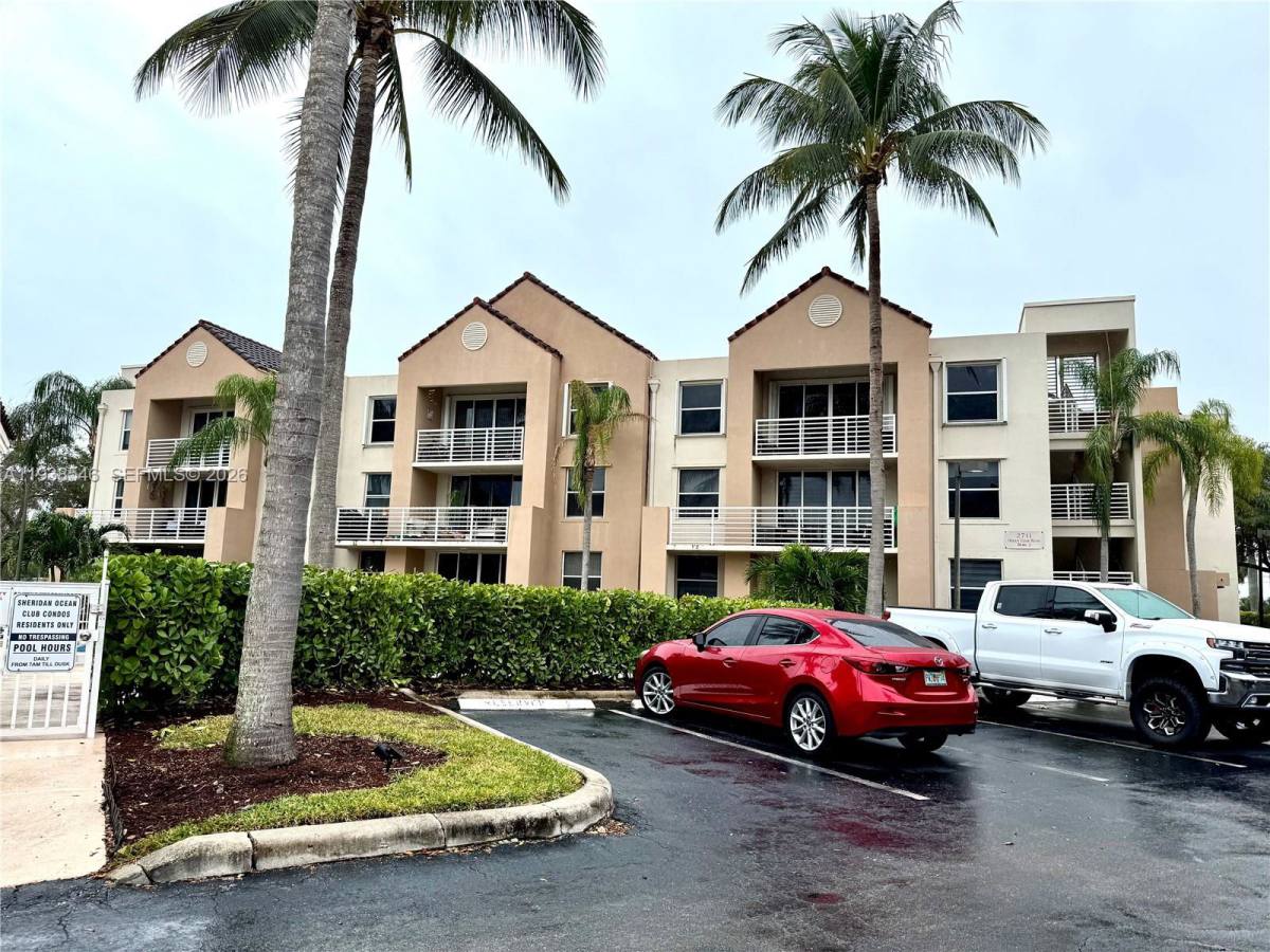 2711 S Ocean Dr, Hollywood, FL 33019