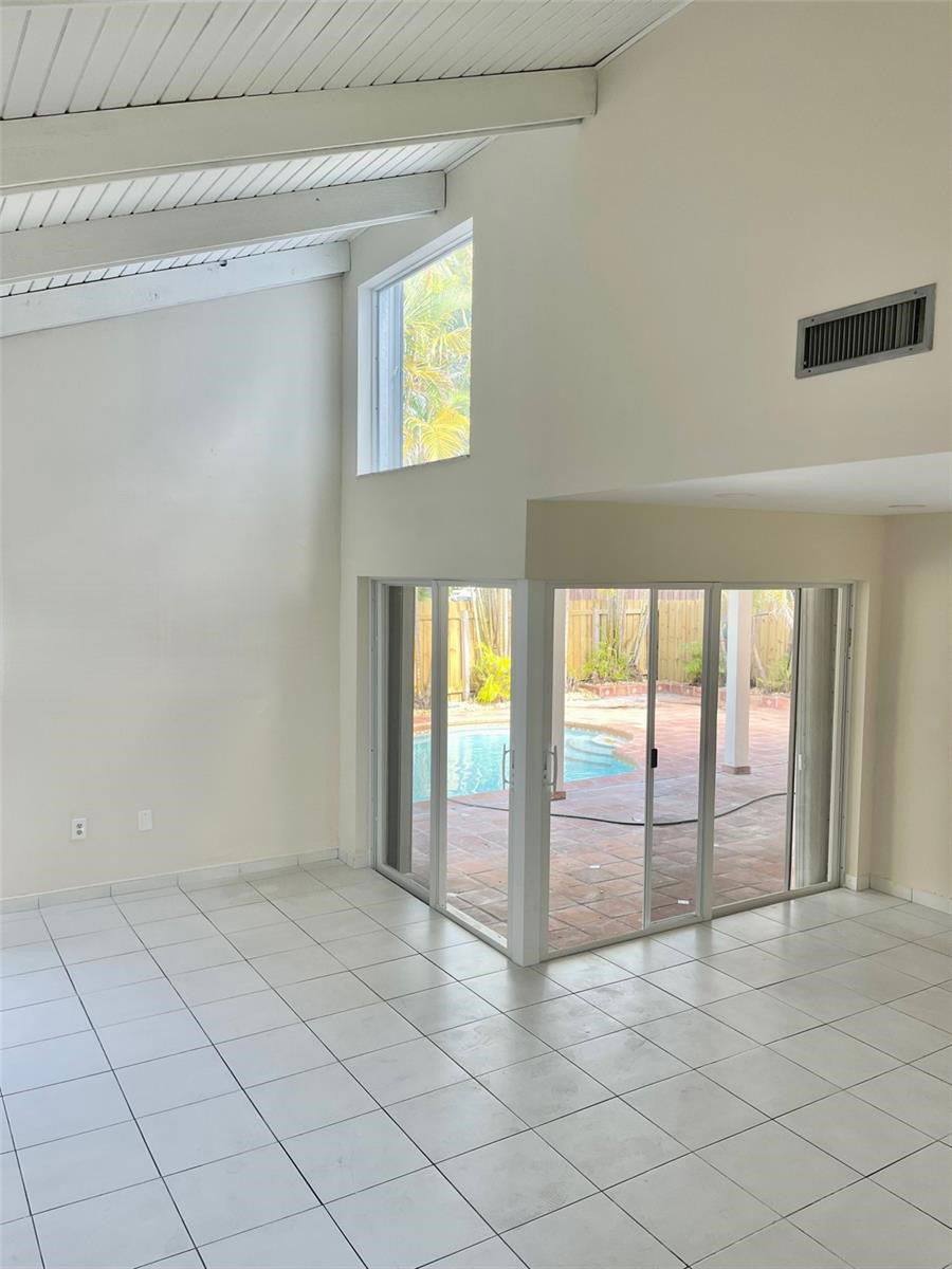 House for rent at 922 NW 106th Ave Circle, Miami, FL 33172