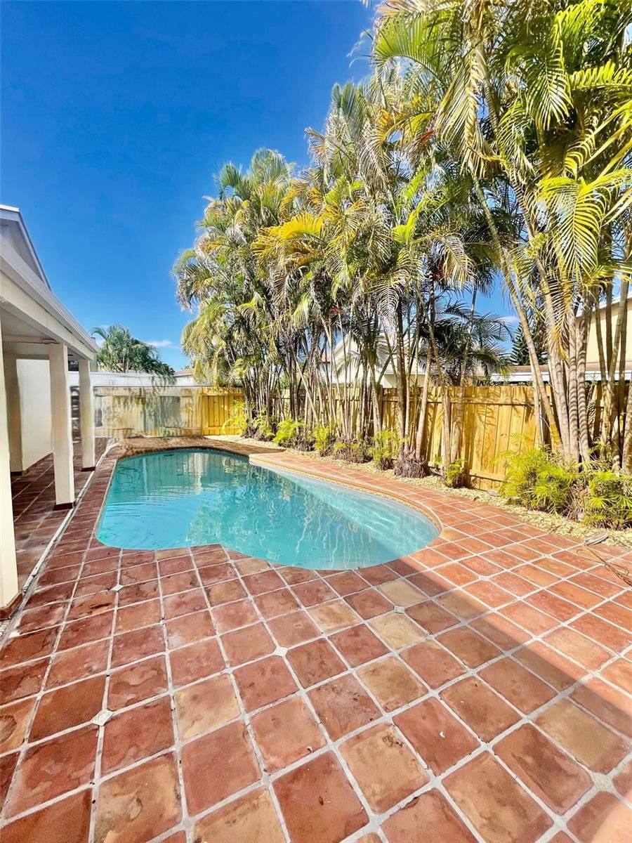 House for rent at 922 NW 106th Ave Circle, Miami, FL 33172