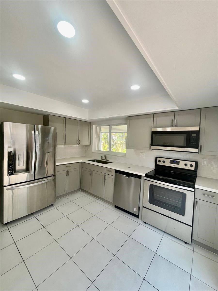 House for rent at 922 NW 106th Ave Circle, Miami, FL 33172